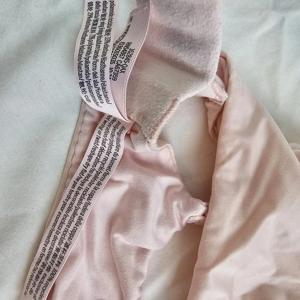 Victoria's Secret Body By Victoria Bra Size 36DD Pink Lined Perfect Coverage